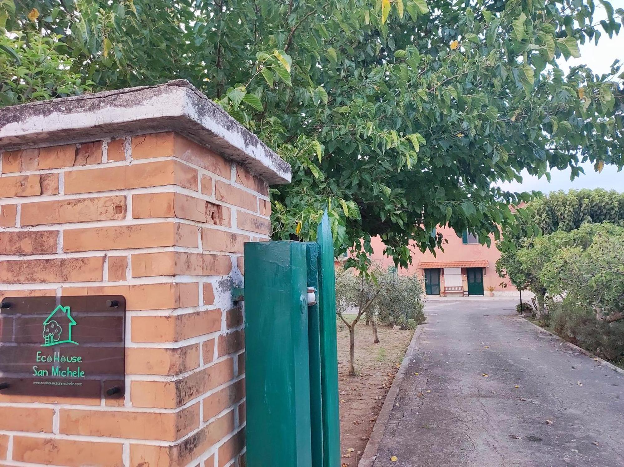 Хостел Eco House San Michele Borgo San Michele  Экстерьер фото